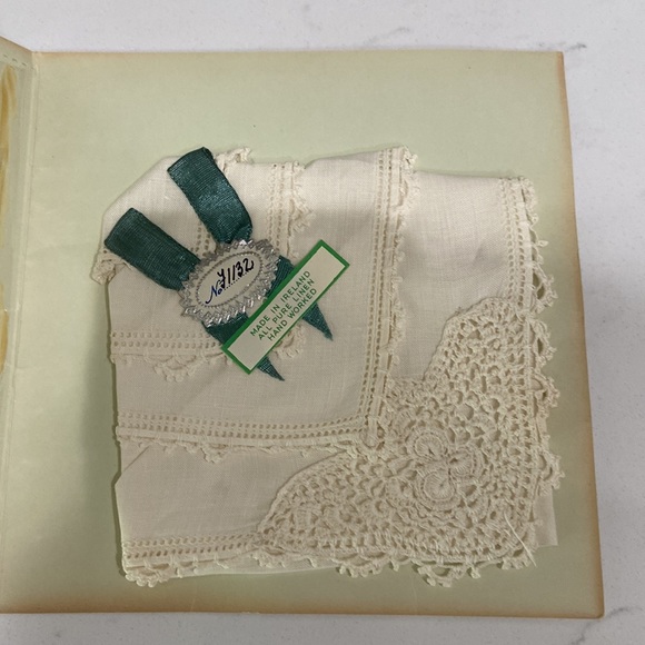 Pure Irish Linen I believe it's a lace handkerchief hand worked made in Ireland - Picture 2 of 10